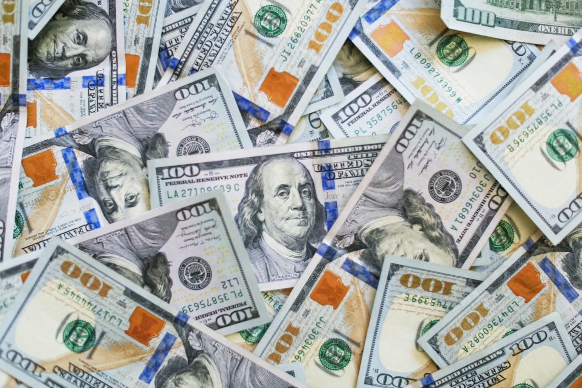 riche people in France money