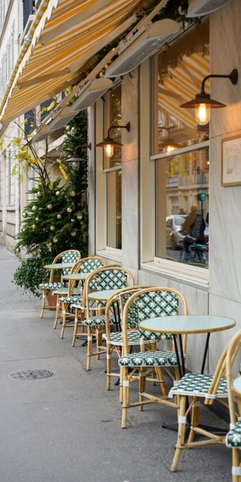 Paris-terrace-cafe-christmas